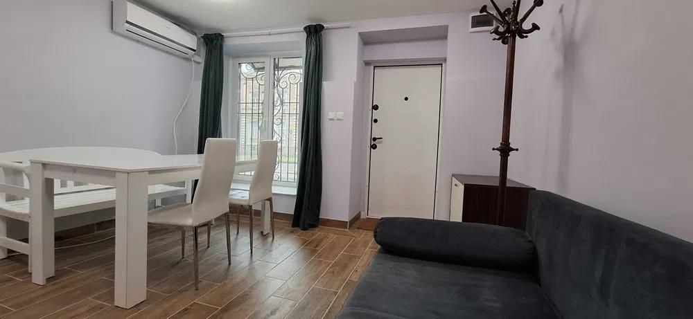 Дава се под наем Двустаен апартамент в Варна, Център - 38 кв.м за 350 € - Снимка #1