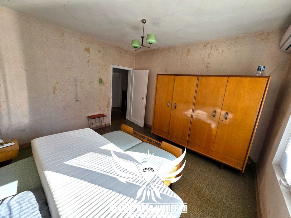 Под наем стар гредоред тристаен 120кв. 1 ет гр.Асеновгрд, широк център