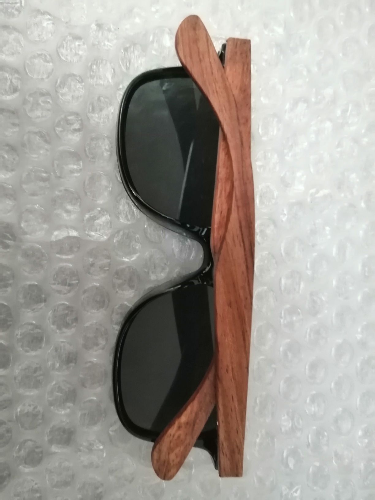 Поляризирани слънчеви очила с дървена рамка