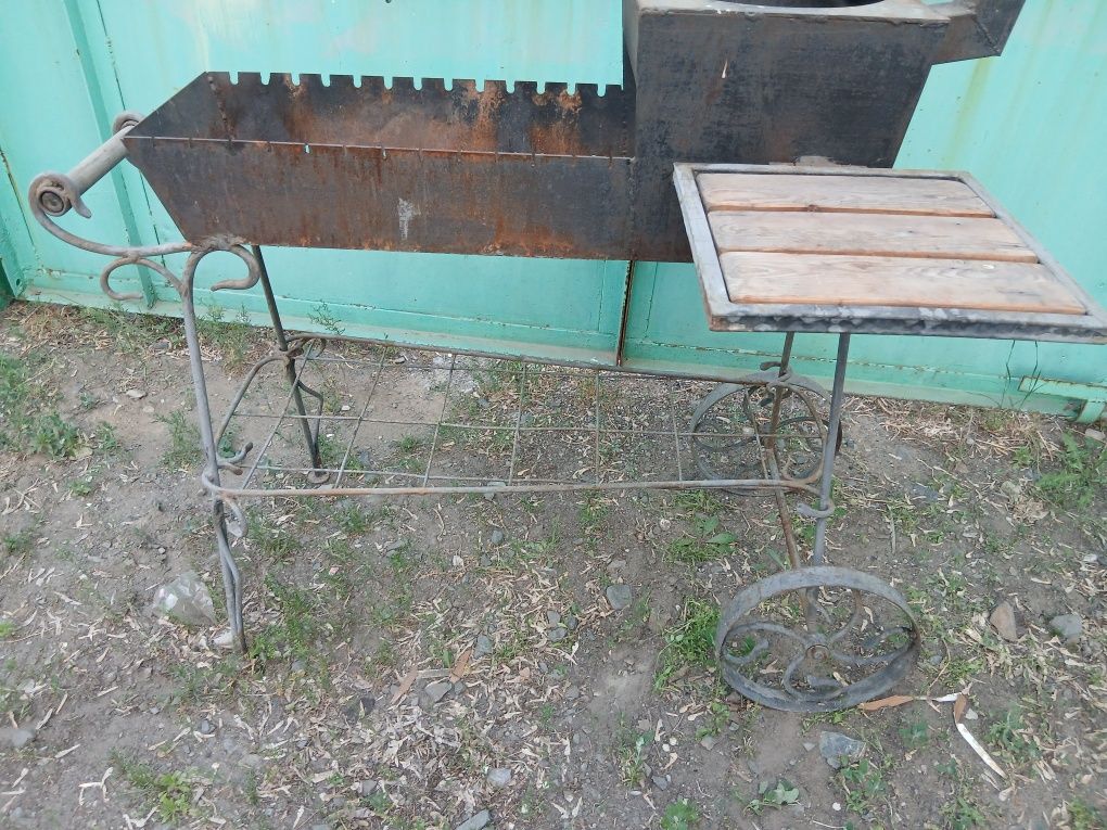 Мангал с под казаником и трубой
Использовали 2-3 раза для теста
Ширина