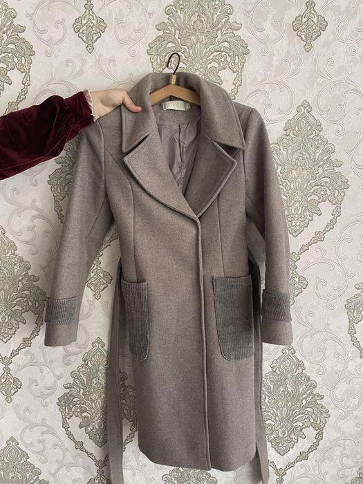 Qizlar paltosi holati yaxshi kiyilgan