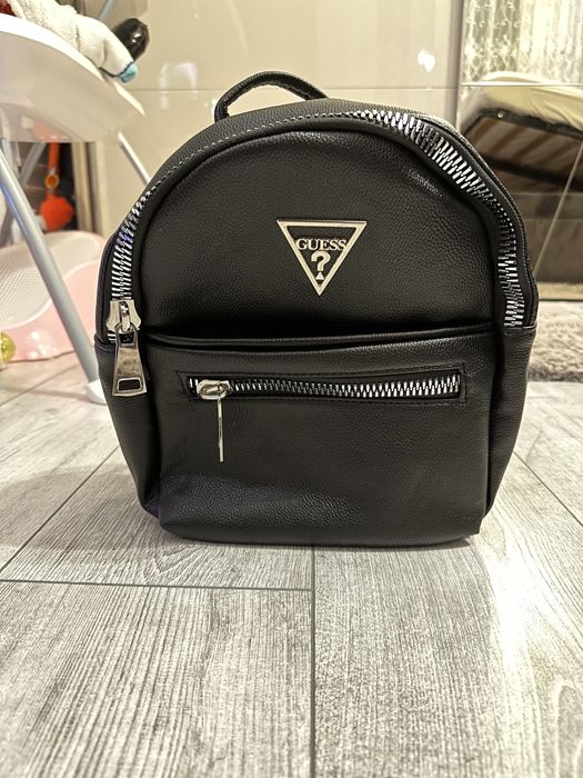 Rucsac si gentuta Guess