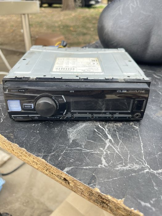 Alpine UTE80B mp3 player