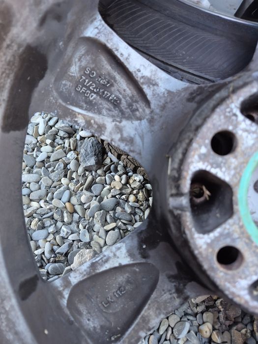 Vând jante+cauciucuri de Wv Tiguan 215/65/17 M+S 5/112/17