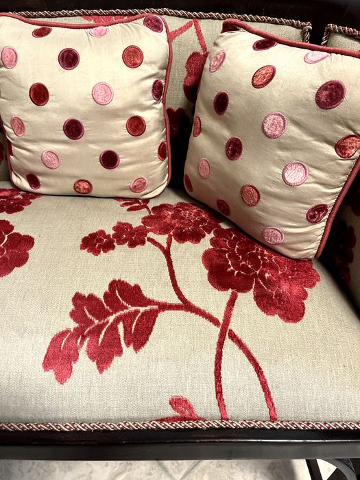 Сет диван, маса и 4 столчета