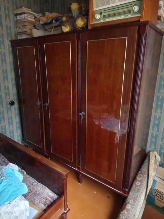 Продам трехстворчатый шкаф