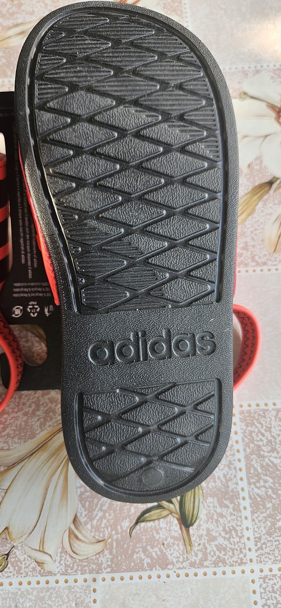 Нови детски чехли Adidas