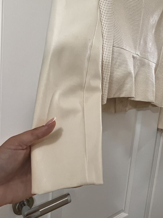 Geaca din piele beige