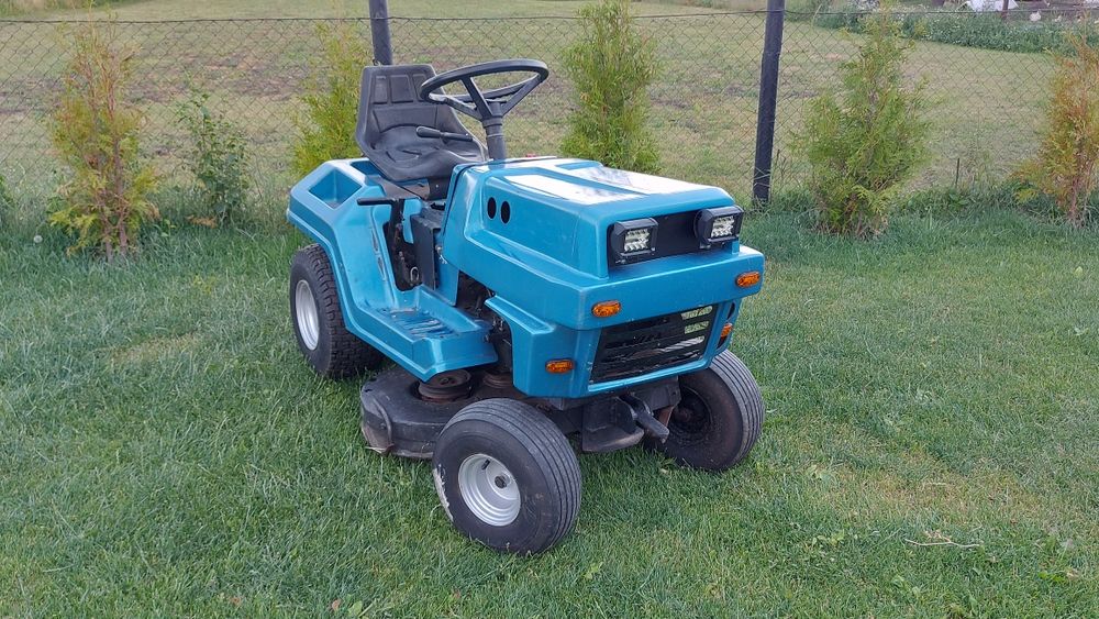 Tractoras tuns iarba