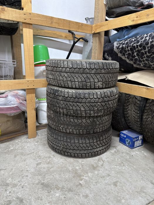 Продам шины зимние в отличном состоянии рахмер 215/60/16