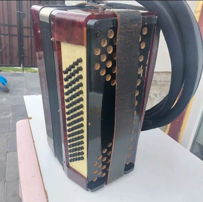 Vind acordeon profesional
HOHNER verdi 2 in sita 80 basi
