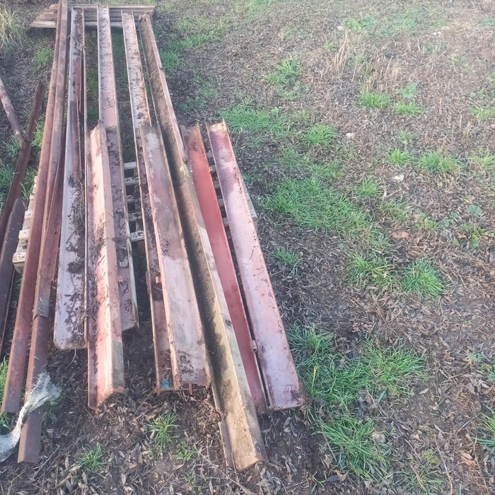 Vând 4 profile IPE 120, un profil U,  țevi 3 cm diametru și 0,,3 grosi