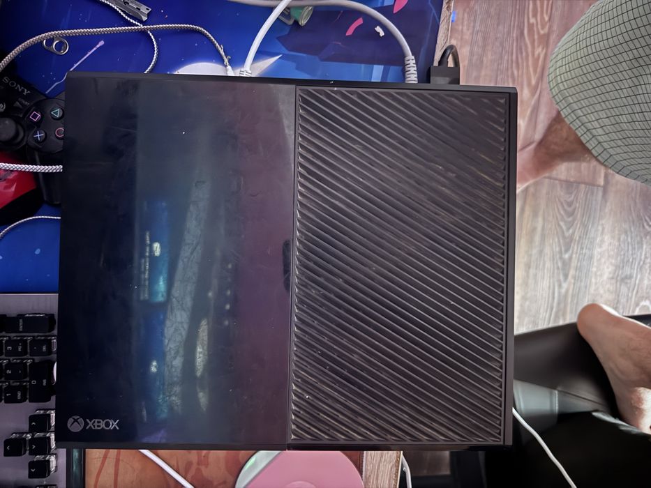 Xbox one 500 gb perfect functional un controller