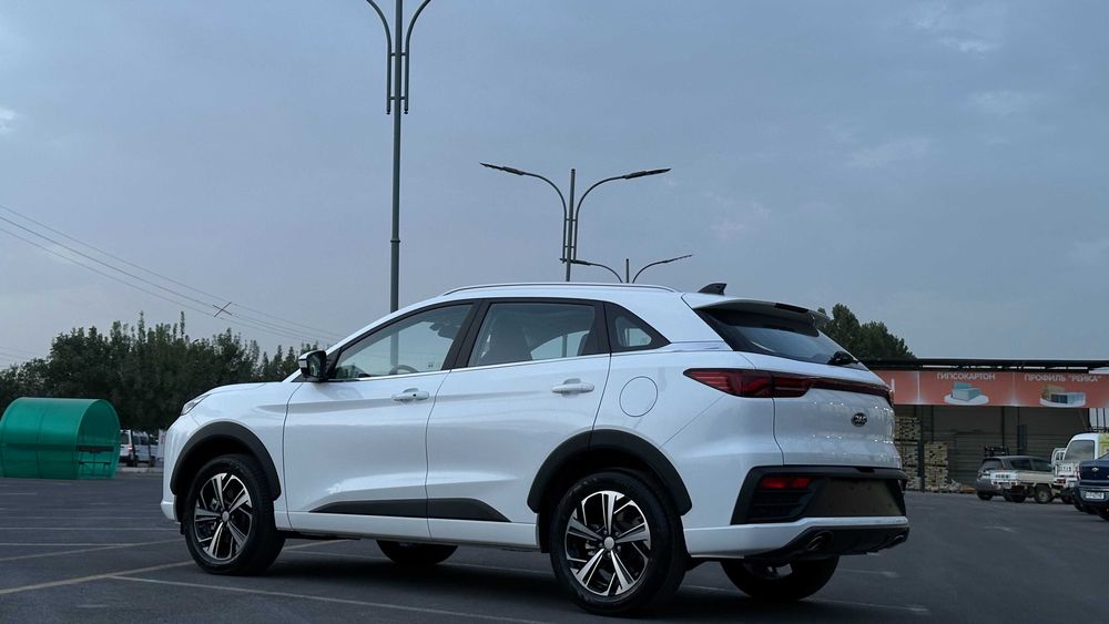 JAC JS6 avtomabili sotuvda tayyor