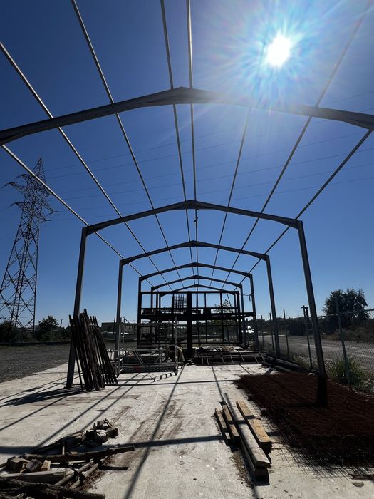 Structură metalică 27×8×6 m cu etaj birou – super preț, doar structura