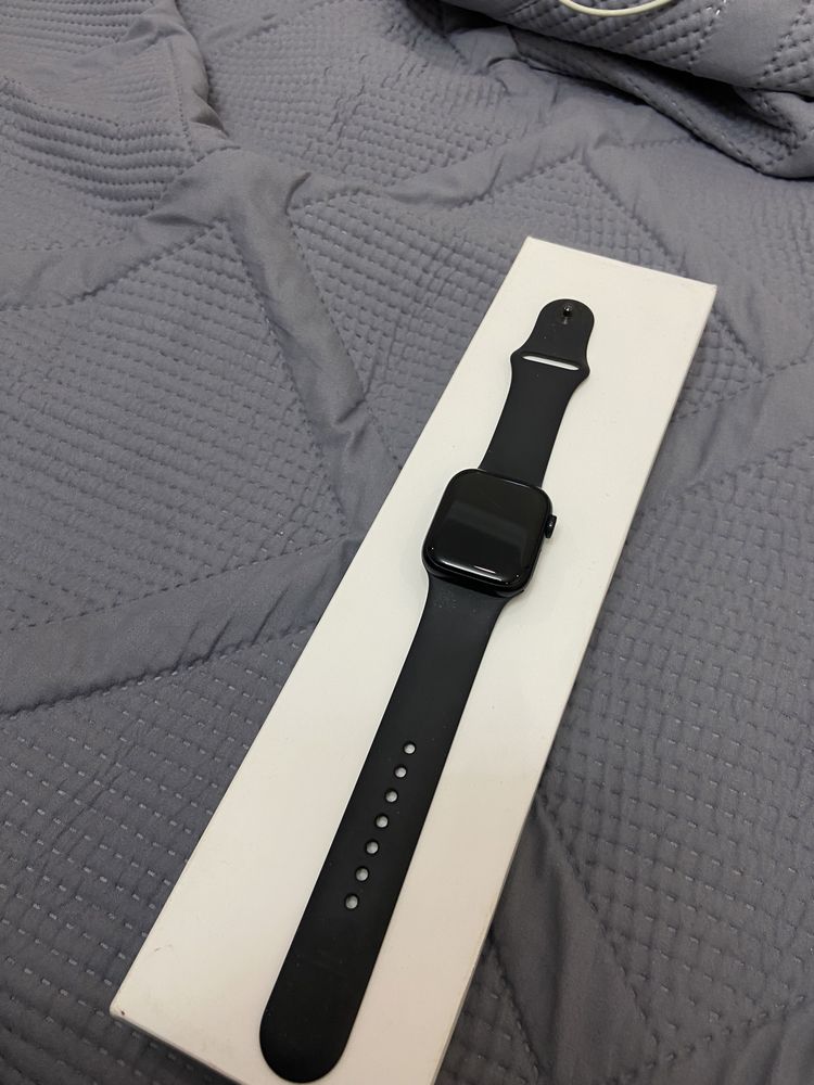 Apple Watch Series 7 (41 мм), аккумулятор 100%, в хорошем состоянии