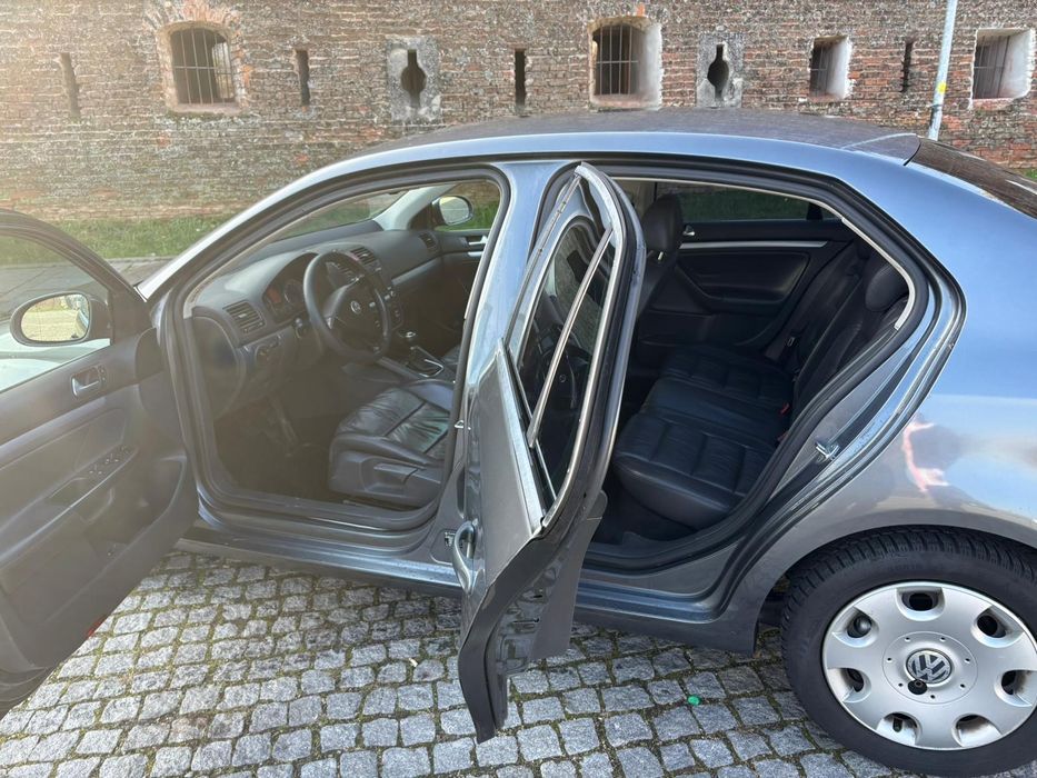 VW JETTA Berlina Full Extrase Piele Navi Cod Motor AZV Se oferă fiscal