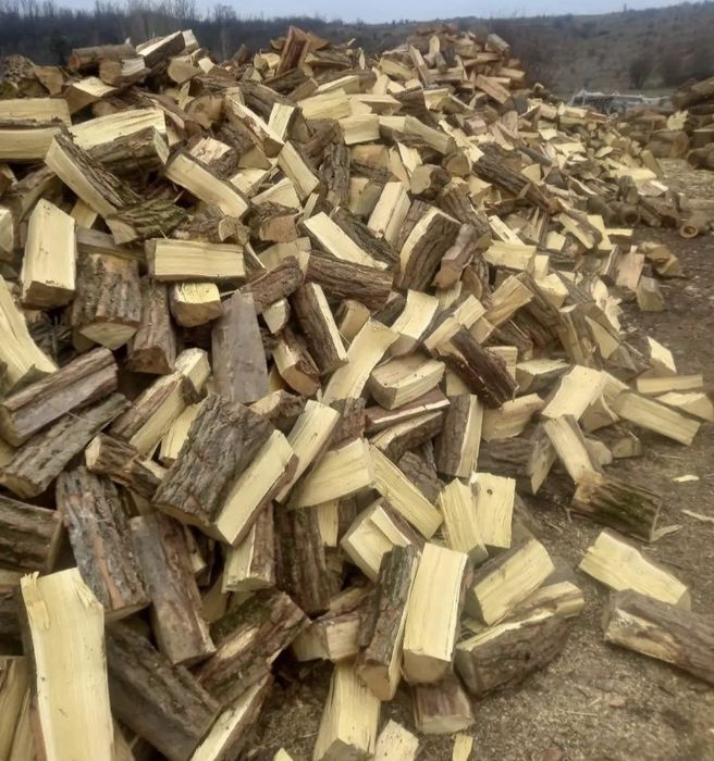 Lemne de foc salcâm stejar fag uscate și tăiate la palet