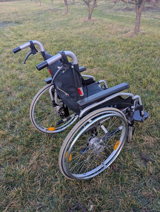 Carucior pliabil pentru persoane cu nevoi speciale ,  varstnici