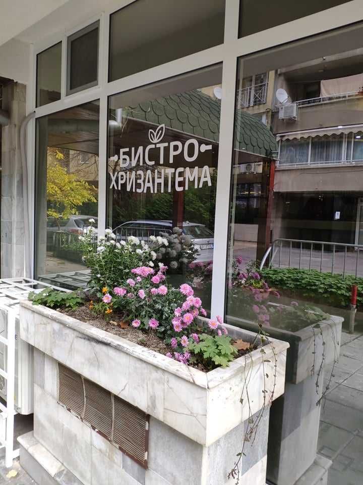 Облепяне/Брандиране на магазини автомобили витрини и винили