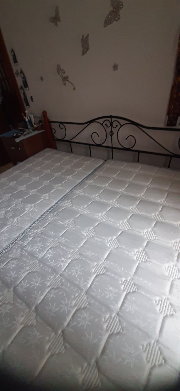 Кровать  с матрасами