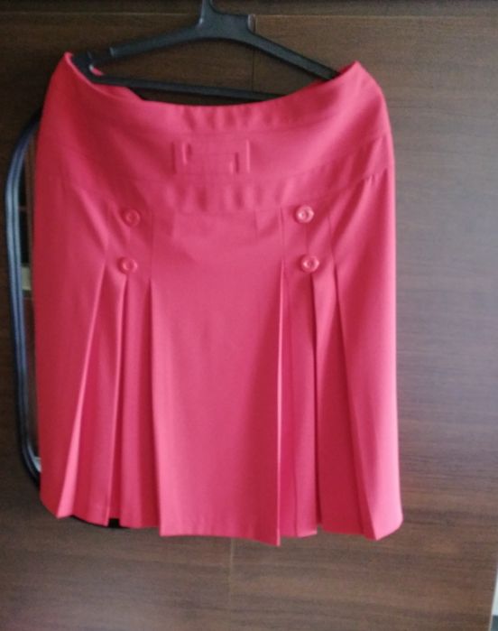 Vând fustă elegantă mărimea 46 ,noua.