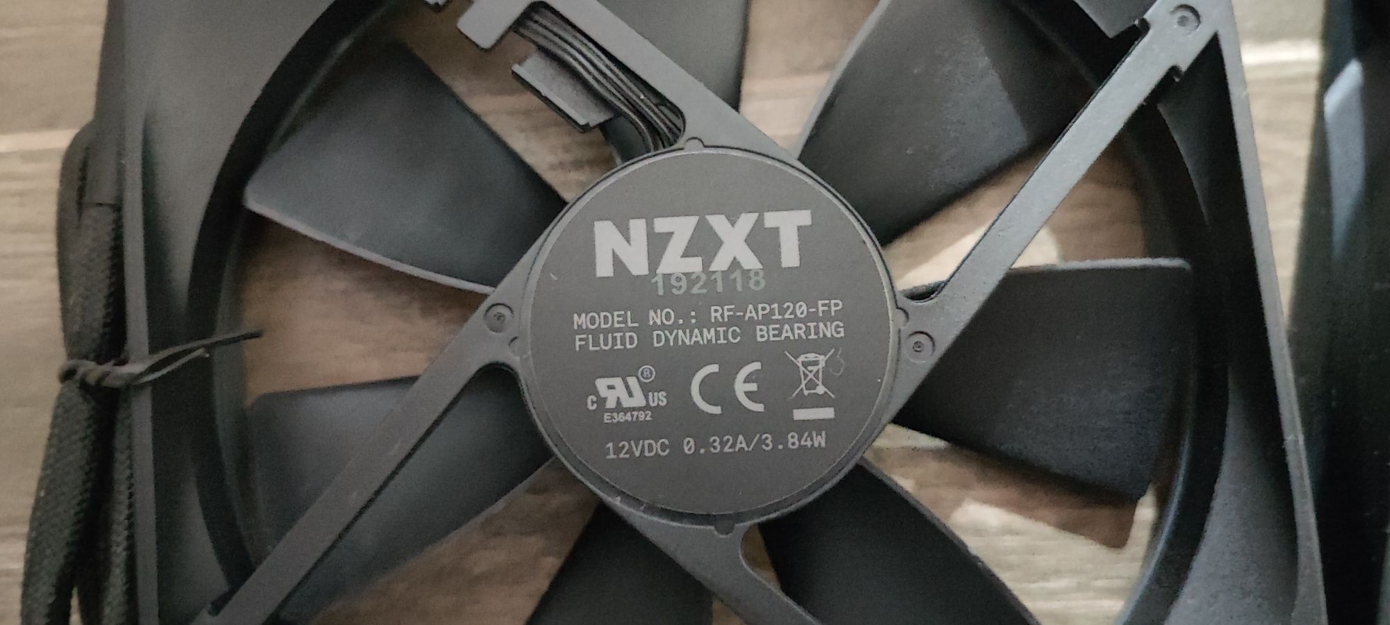 Продавам вентилатори NZHT и Lian li 120mm/140mm