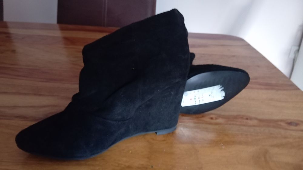 Велурени ,боти с платформа 36 номер,никога не са носени