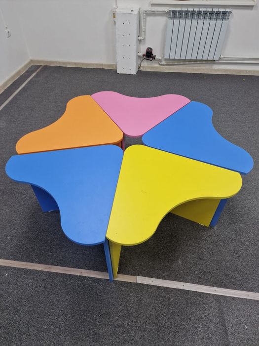 Яркие детские столики-пазлы — отличный вариант для игр и занятий