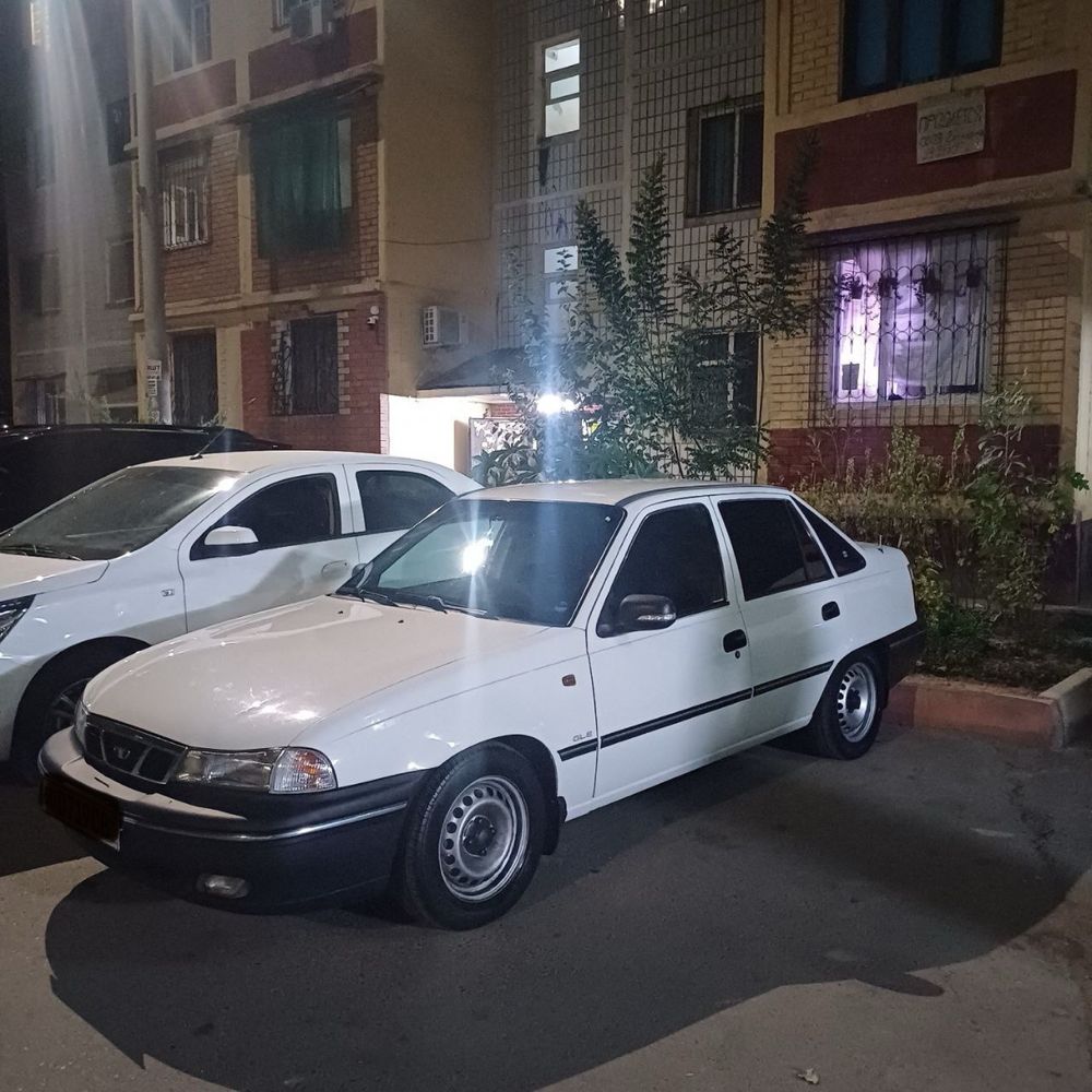 Daewoo Nexia 1 srochna soatiladi petno bor