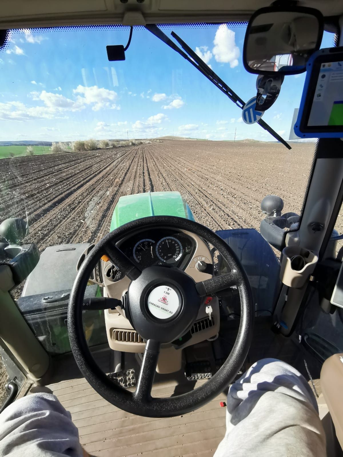 Sistem ghidare automată cu precizie de 2.5 cm GPS Tractor.