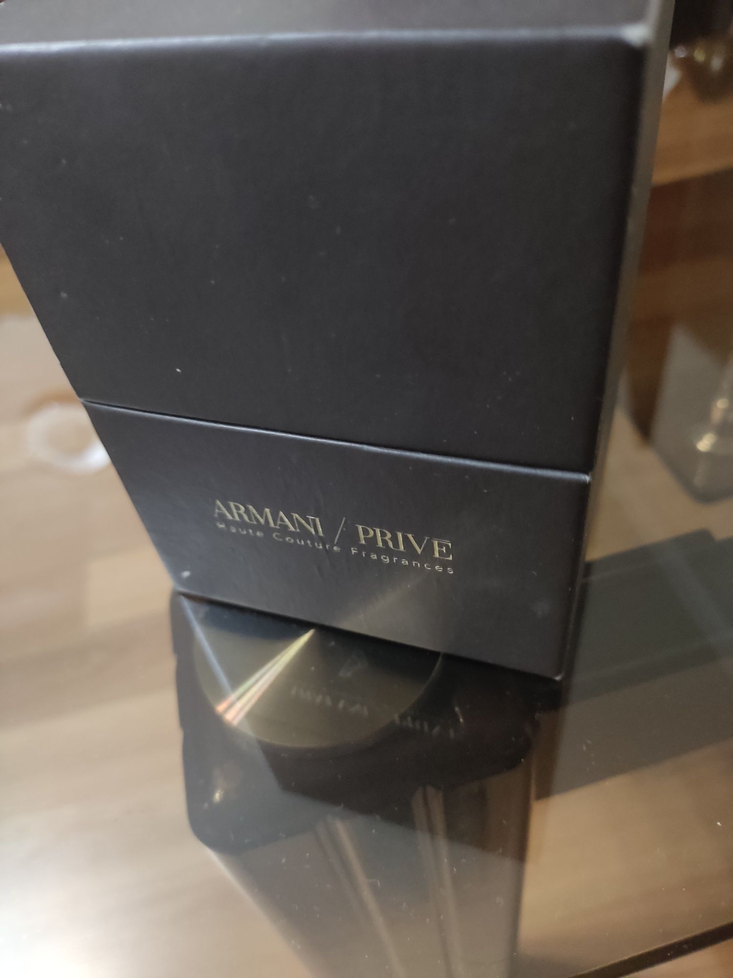 Продам парфюм Armani prive 100ml