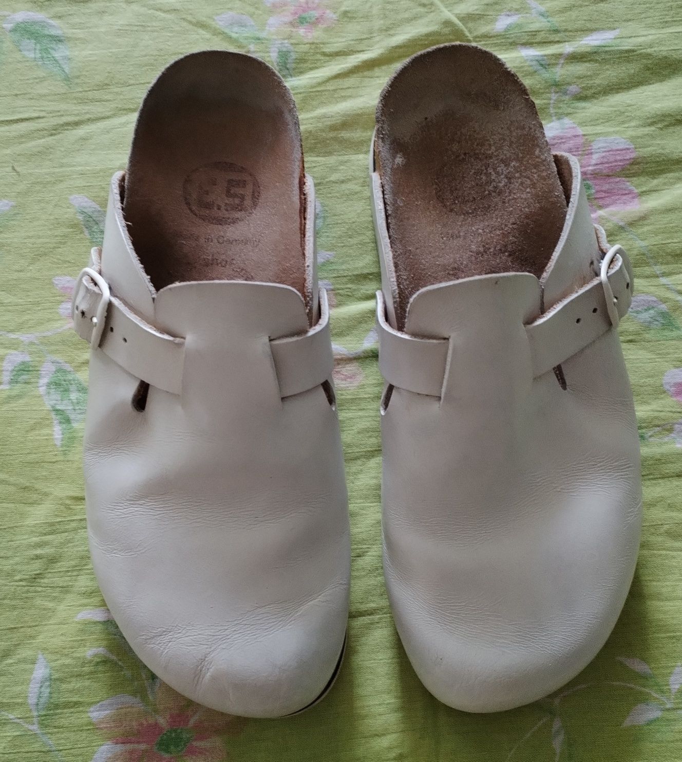 Продавам дамски чехли