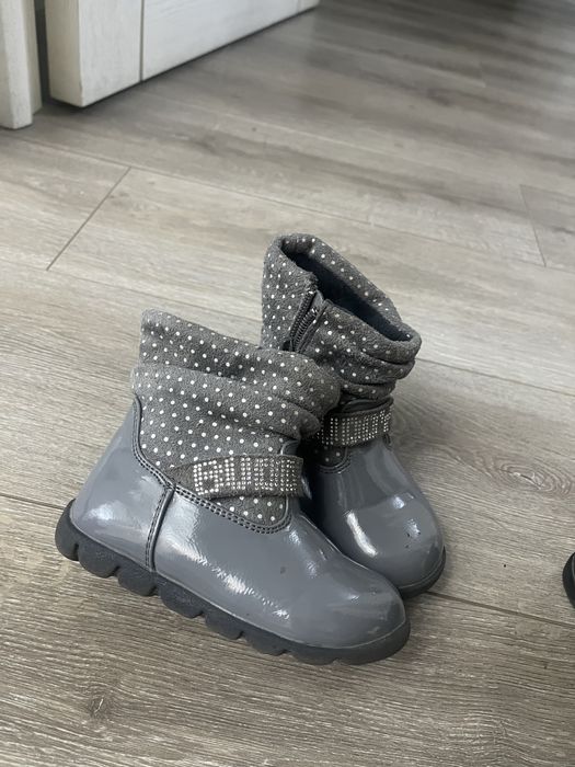 Продам детские ботиночки