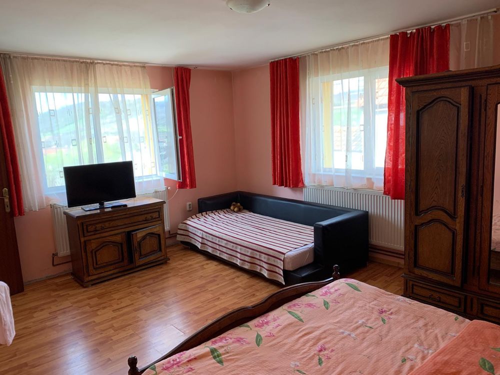 Vand sau schimb casa in Suiug cu ap.sau alt imobil-parcela in Oradea