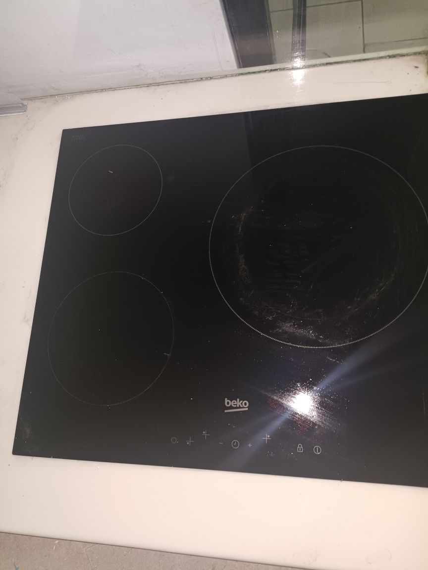 Продается варочная поверхность Beko HiIC 63401T  размер 50*60