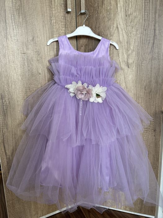 Нарядное пышное платье на утренник праздник той 4-5 лет