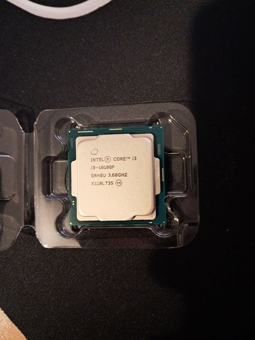 Vand procesor i3 10100f