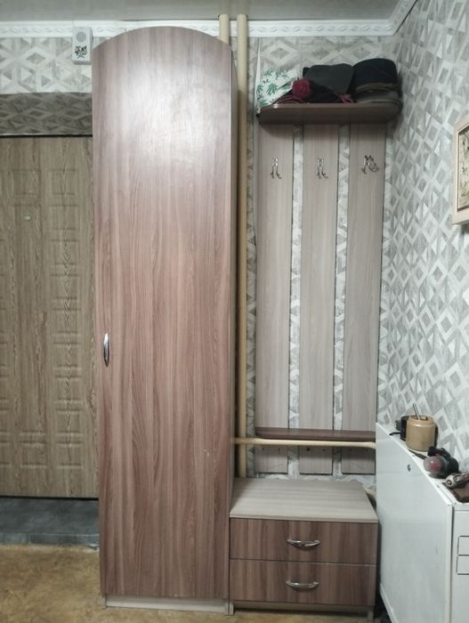 Продам прихожку шкаф