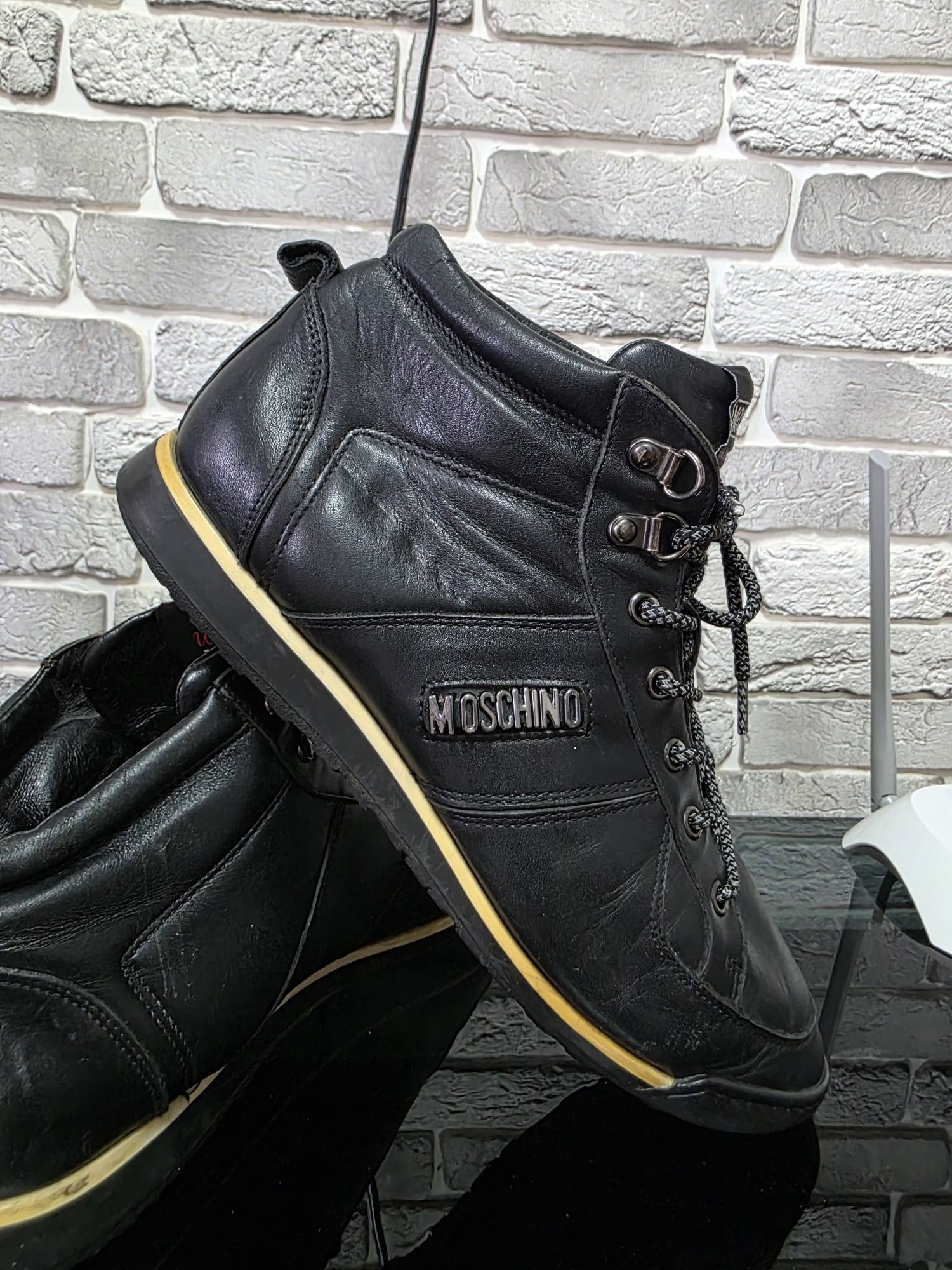 Оригинальные кроссы Moschino