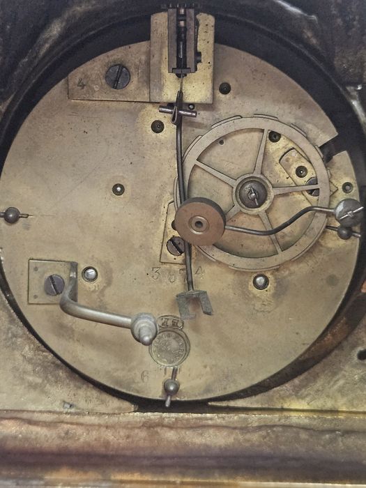 Каминен френски часовник от 19 -ти век.