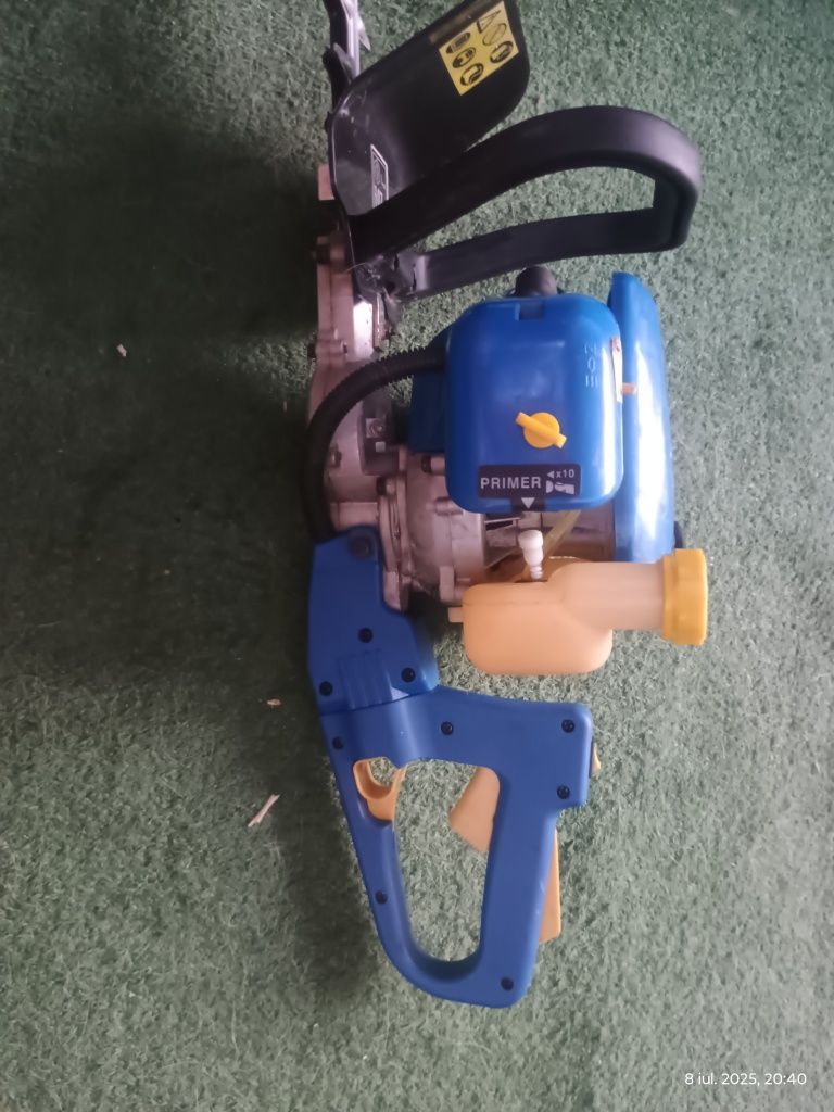 Foarfeca pe benzina pentru tuns gard viu Einhel bhs 26