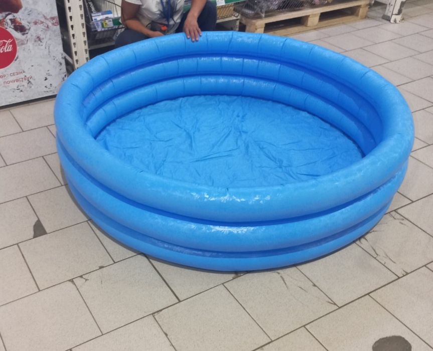 Надувной бассейн
