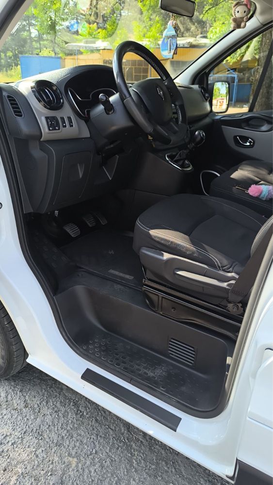 Renault Trafic/ 1.6/125к.с./ LONG BASE/ Пътнически 8+ 1/ Верига
