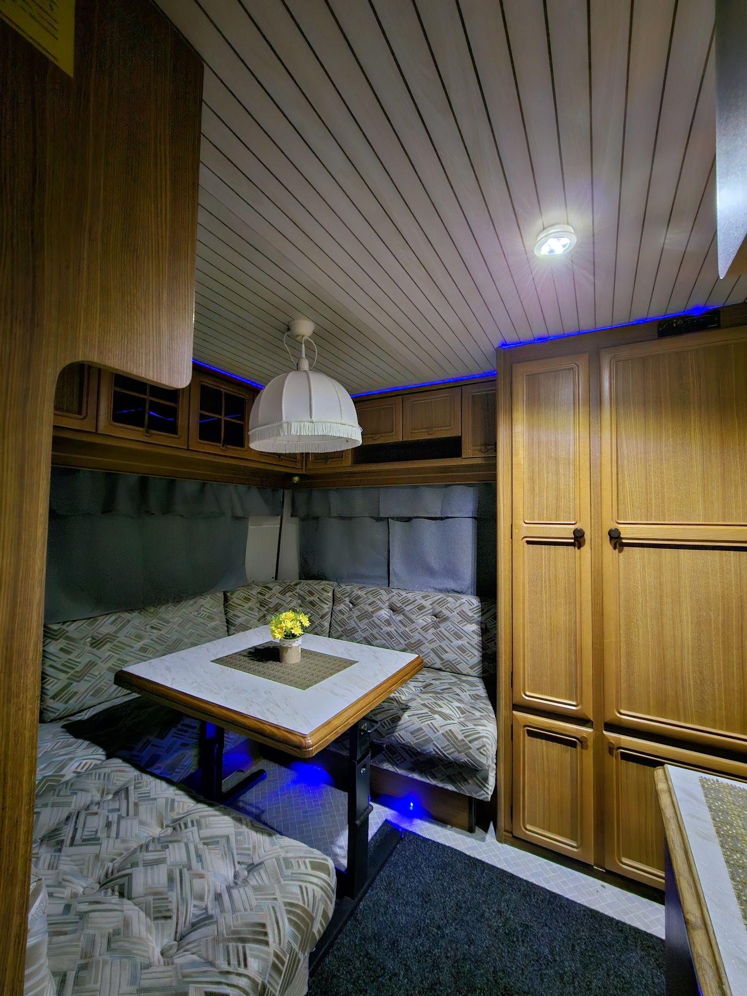 Închiriez rulotă Hobby 510t special (jubileum)