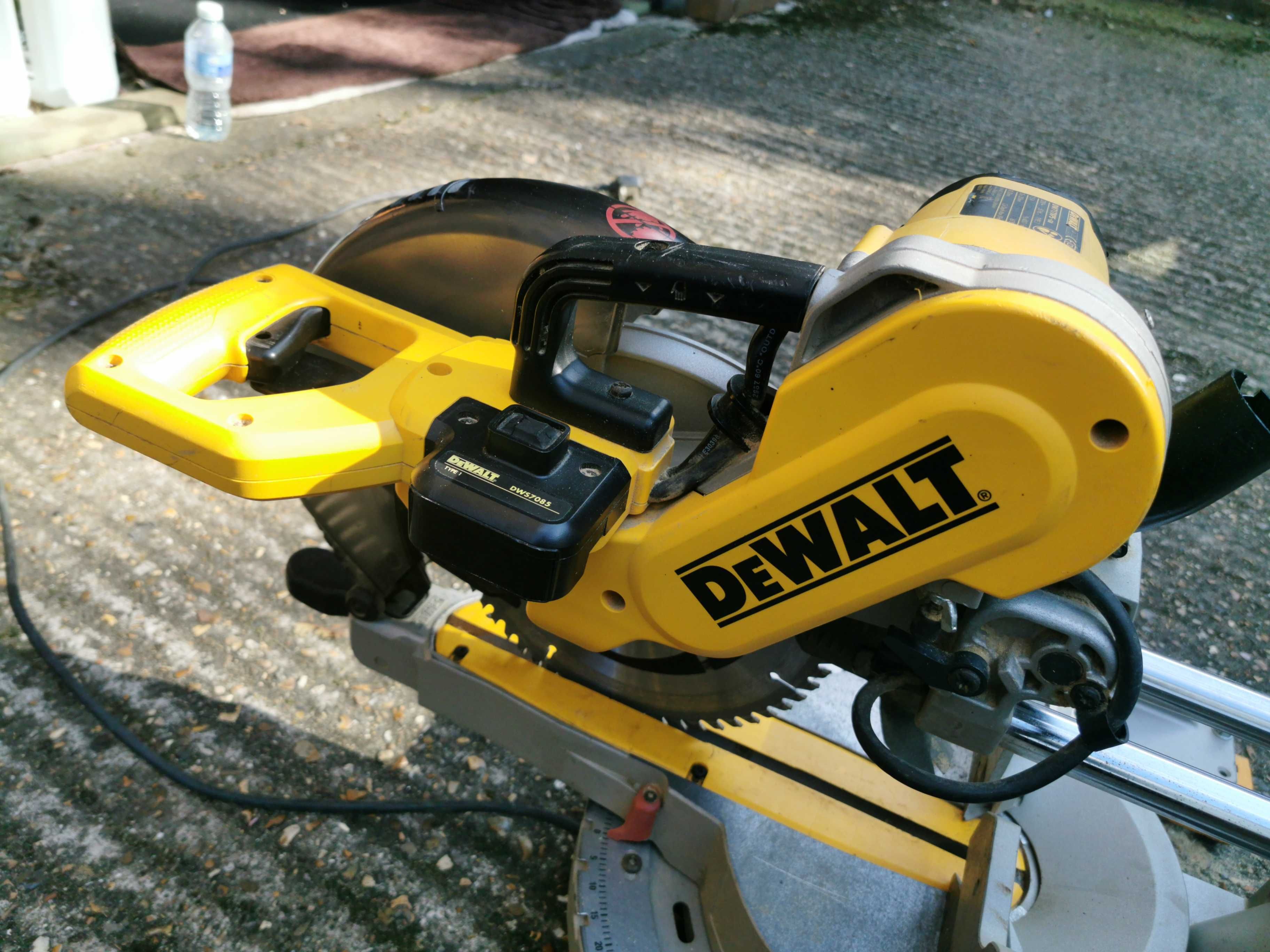 Потапящ Циркуляр пендула Dewalt Dw717 XPS