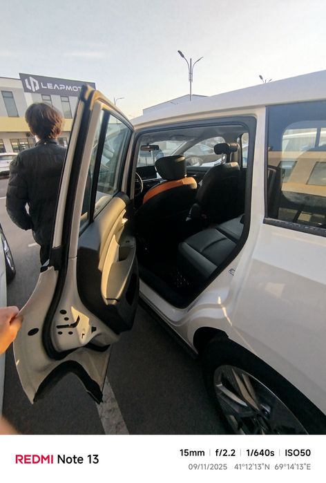 Bestune oilaviy yangi avtomobil