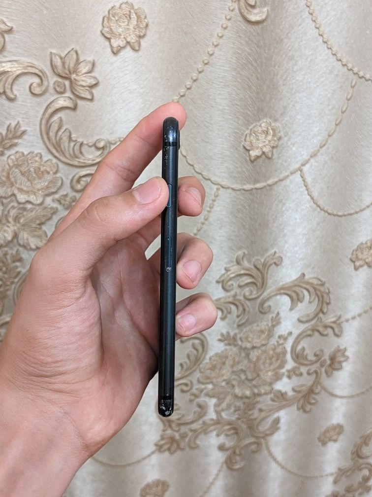 iPhone se 2020        .