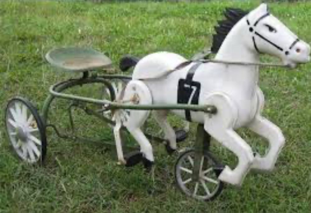 Продаётся конь педальный по приемлемой цене