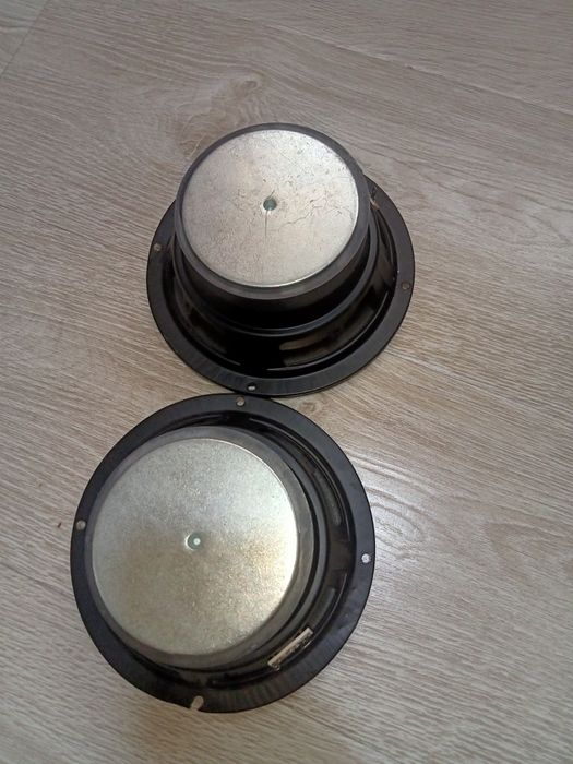 Продам калонки 16.5см в отличном состоянии.